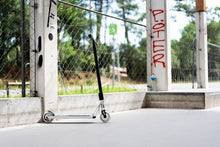 Afbeelding in Gallery-weergave laden, Blunt Prodigy X One Street Scooter Ivory-3