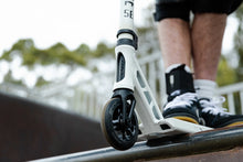 Afbeelding in Gallery-weergave laden, Grit Elite 5er Scooter White Satin-6