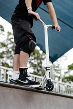 Afbeelding in Gallery-weergave laden, Grit Elite 5er Scooter White Satin-2