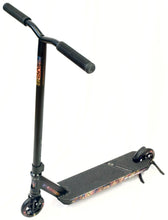 Afbeelding in Gallery-weergave laden, Invert Supreme Jamie Hull Scooter Holographic-4