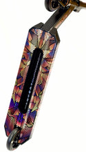 Afbeelding in Gallery-weergave laden, Invert Supreme Jamie Hull Scooter Holographic-1