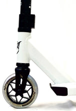Afbeelding in Gallery-weergave laden, Invert Supreme FS2 Scooter White/Black-2