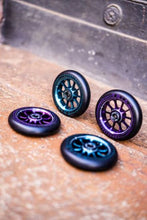 Afbeelding in Gallery-weergave laden, Triad Conspiracy 120 Wheel Ano Purple-1