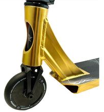 Afbeelding in Gallery-weergave laden, Revolution Storm Scooter Gold Chrome-3